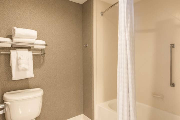 Room 32 of 53